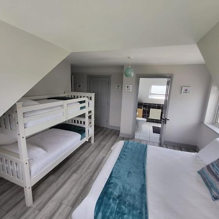 Curragh View Apartment คิลลีเบกส์ ภายนอก รูปภาพ